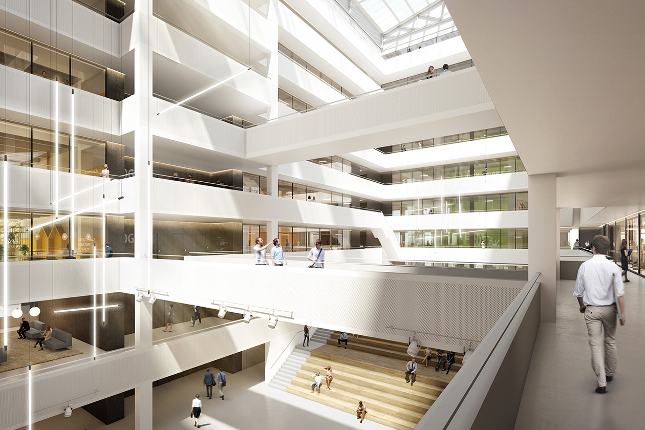 Modernes mehrstöckiges Atrium mit Glasdecke, offenen Gehwegen und Menschen, die im Inneren eines hellen, geräumigen Bürogebäudes spazieren gehen und interagieren.